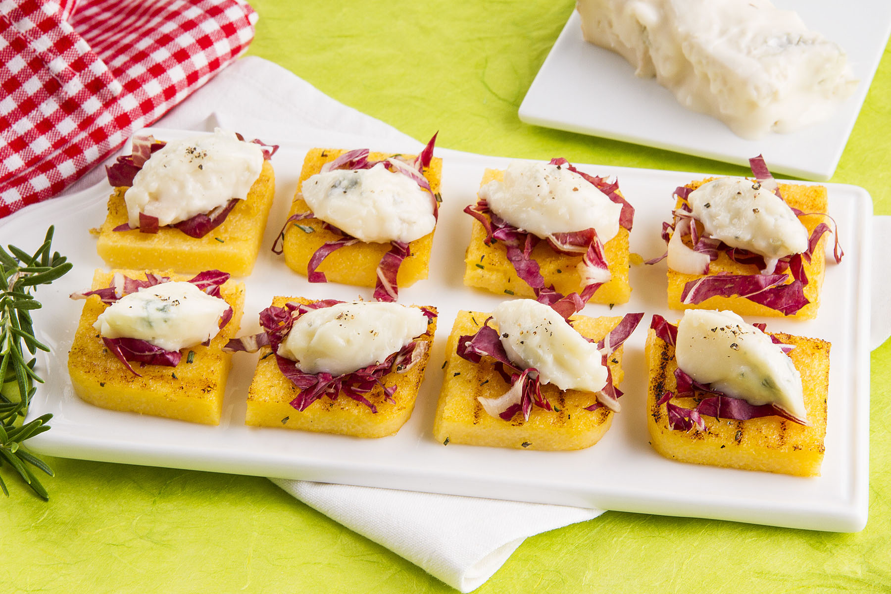 Polenta bruschetta with gorgonzola mousse quenelle - Ricetta - Polenta Valsugana