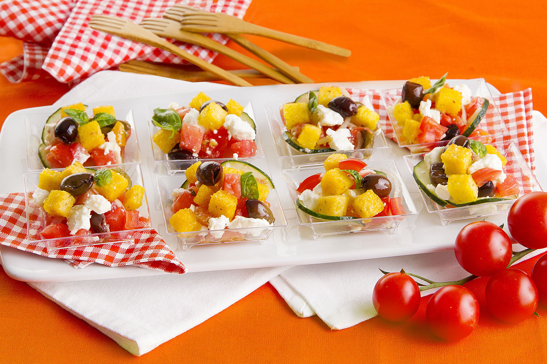 Greek salad with toasted polenta cubes - Ricetta - Polenta Valsugana