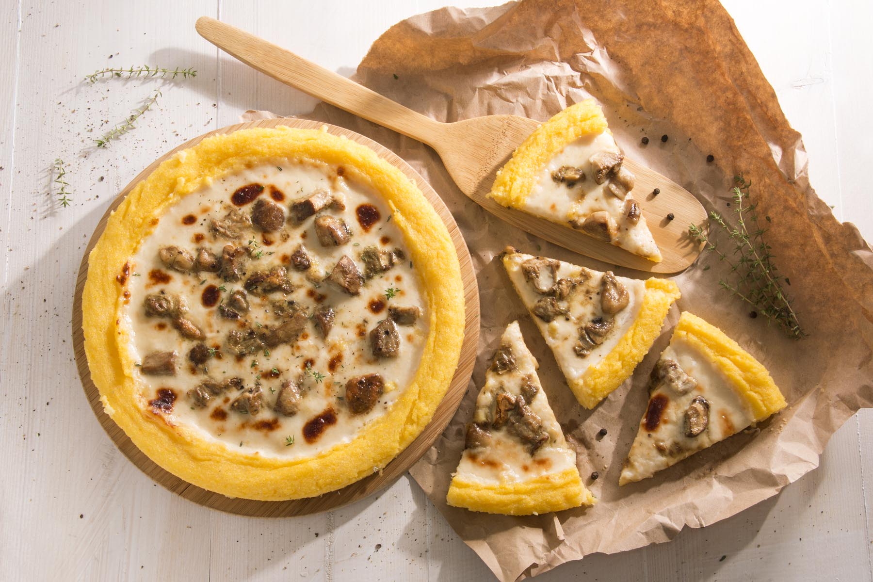 Polenta pizza with mushrooms and parmesan cheese - Ricetta - Polenta Valsugana