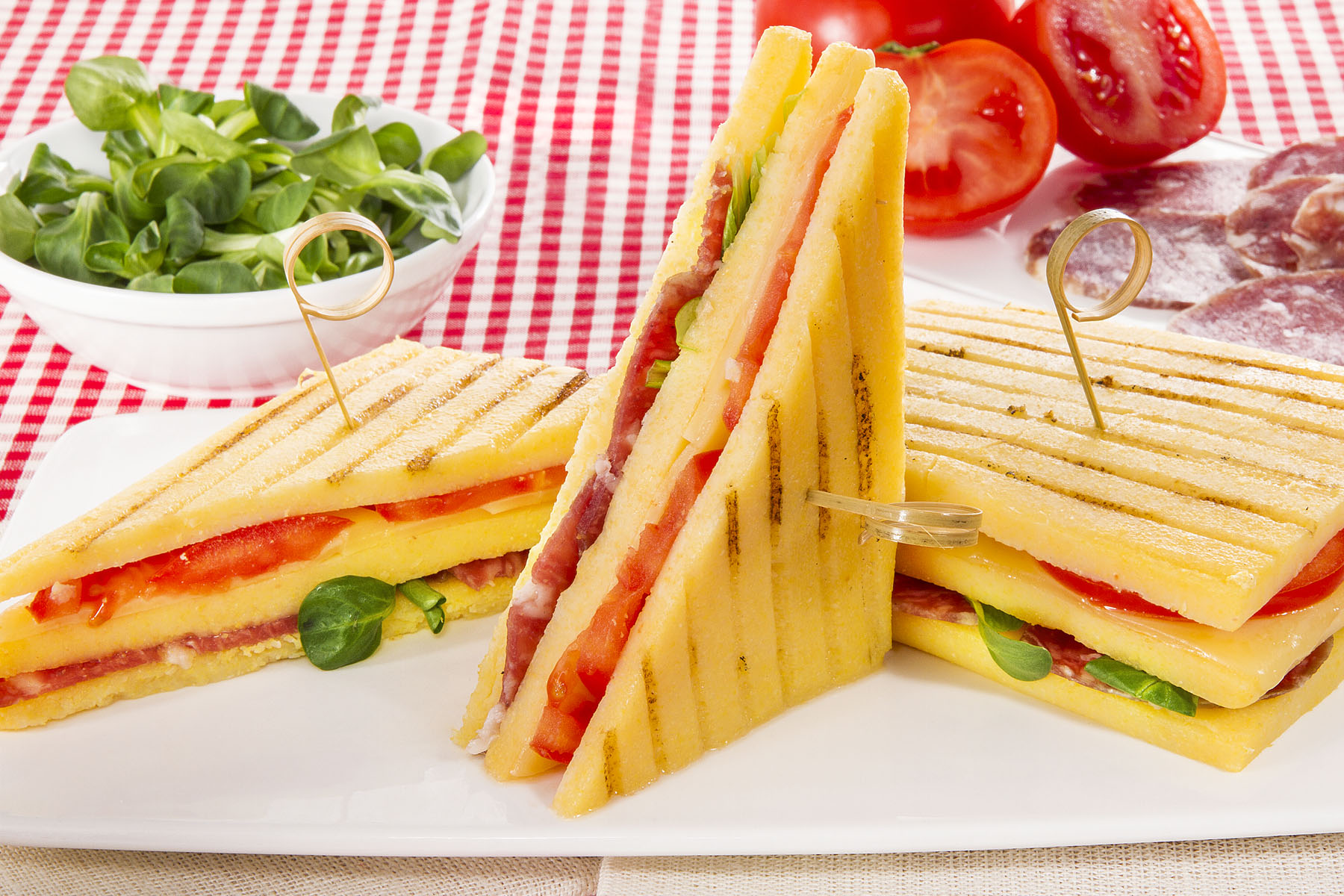 Salami, tomato and valerian maize sandwiches - Ricetta - Polenta Valsugana