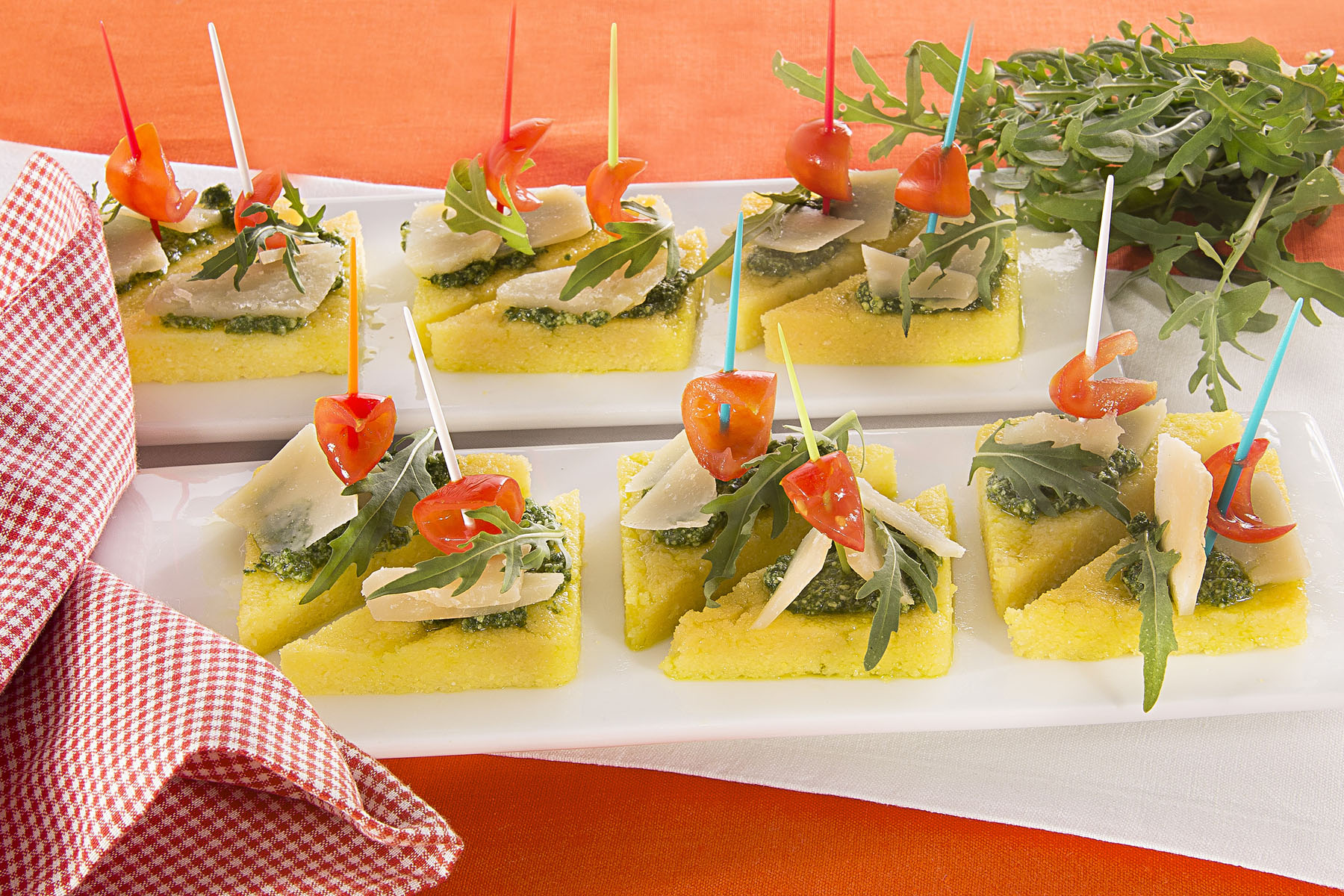Tarts with rocket pesto and parmesan flakes - Ricetta - Polenta Valsugana