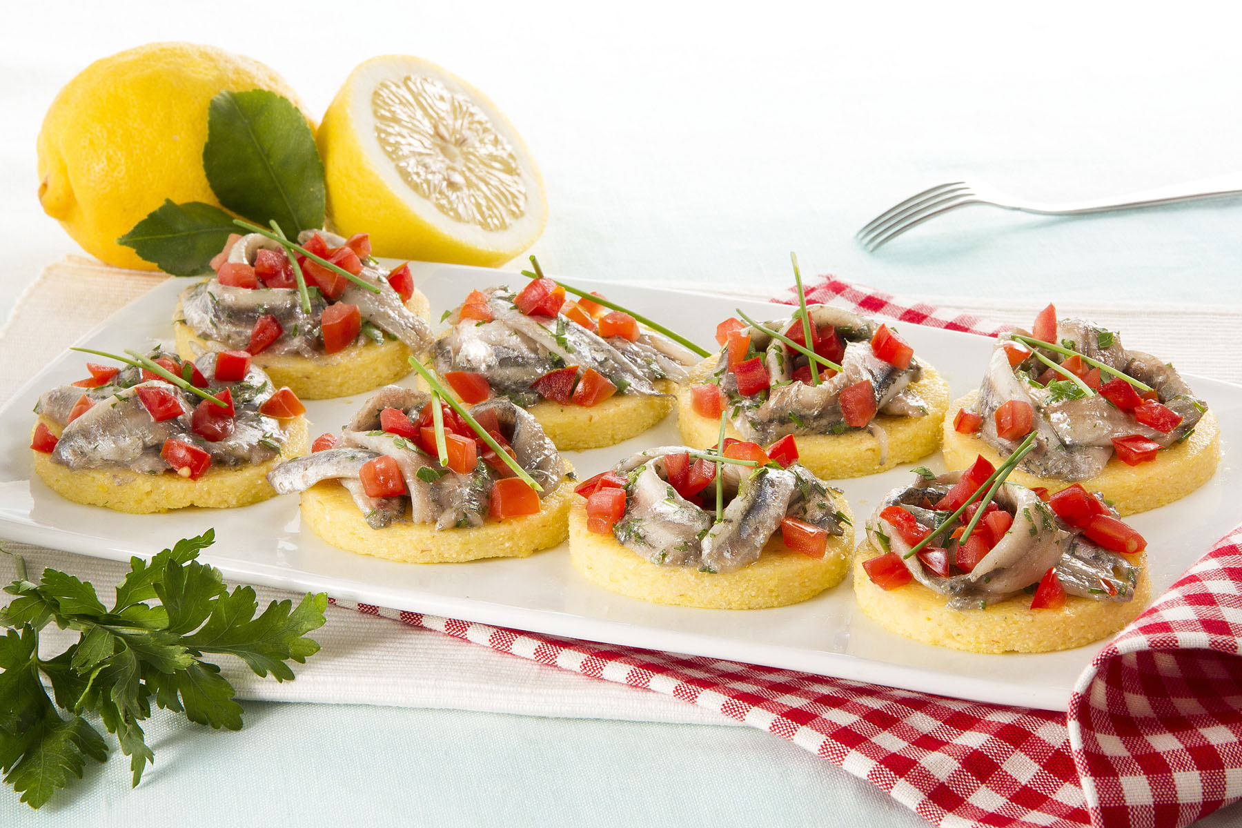Polenta canapés with marinated anchovies - Ricetta - Polenta Valsugana